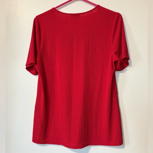 🎉4/30$🎉 Red Relaxed Short Sleeve Tee – Size M ❤️ - Picture 4 of 4